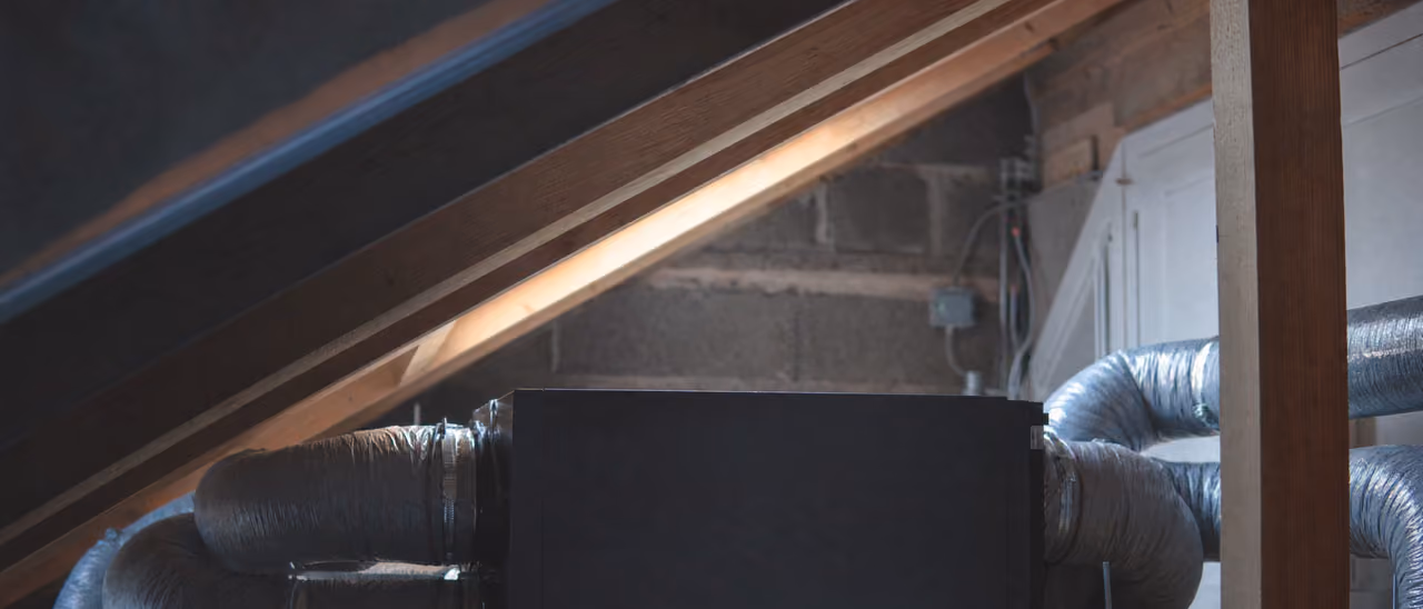 Caisson de VMC double flux dans des combles aménagés